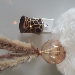 Scentsy plug in wax warmer